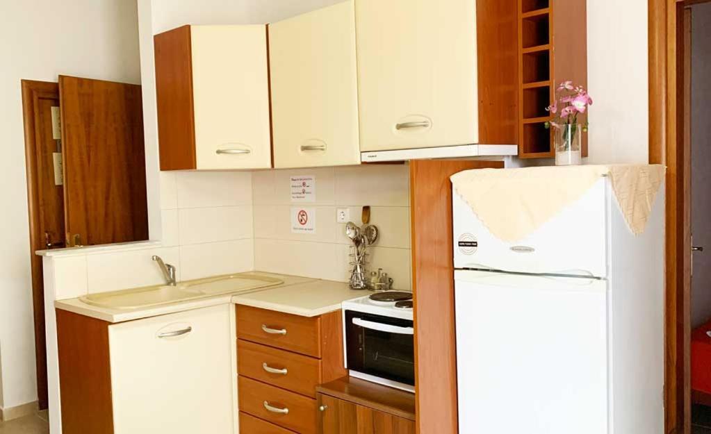 Helena'S Apartments - Nikiti Ngoại thất bức ảnh